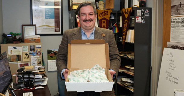 UNK associate history professor Nathan Tye brings Runzas for students in his Nebraska in the World class. The popular fast-food item is one of many examples he uses to teach them about the state’s global connections. (Photo by Erika Pritchard, UNK Communications)